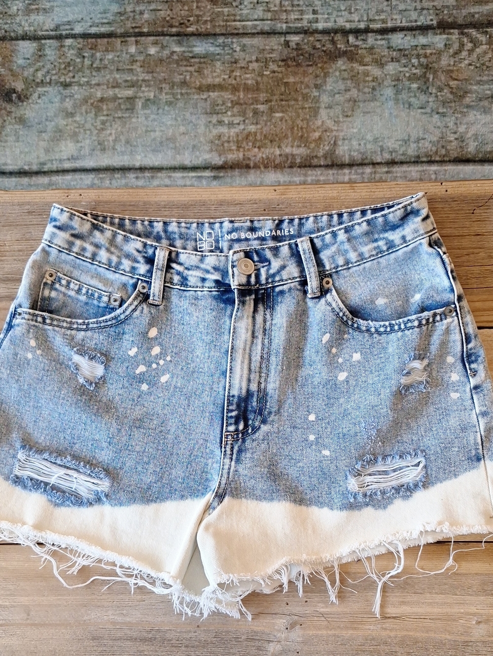 🔥🔥CLEARANCE🔥🔥 No Boundaries Blue and White Dip Dye Denim Shorts. Size 9